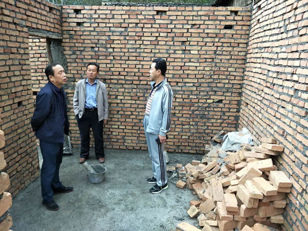 隴運(yùn)集團(tuán)公司黨委書記、董事長李寅祥同志深入琵琶鎮(zhèn)寧強(qiáng)村開展幫扶工作