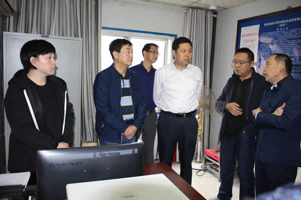 市交通運輸局黨組副書記、市運管局局長何濤一行到隴運集團公司檢查國慶節(jié)前安全生產(chǎn)工作