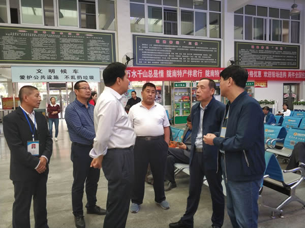 市交通運輸局黨組副書記、市運管局局長何濤一行到隴運集團公司檢查國慶節(jié)前安全生產(chǎn)工作