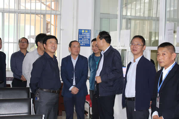 市安委辦主任、安監(jiān)局局長李永宏一行到隴運(yùn)集團(tuán)公司檢查指導(dǎo)工作