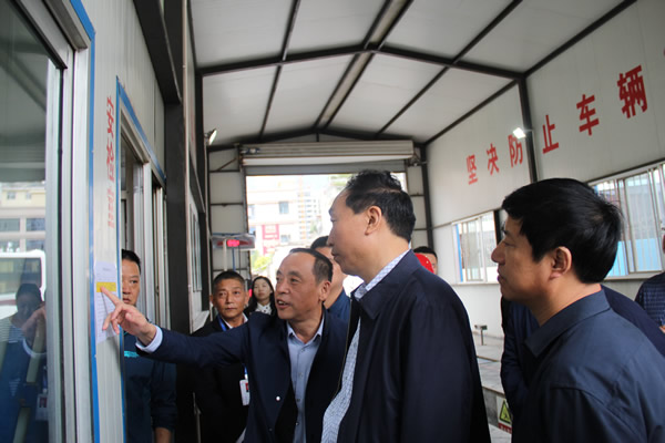 市安委辦主任、安監(jiān)局局長李永宏一行到隴運(yùn)集團(tuán)公司檢查指導(dǎo)工作