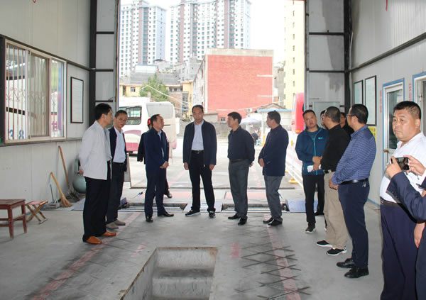 市安委辦主任、安監(jiān)局局長李永宏一行到隴運(yùn)集團(tuán)公司檢查指導(dǎo)工作