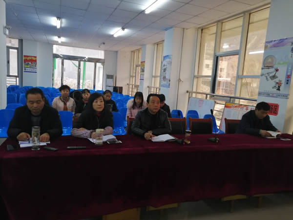 隴運(yùn)集團(tuán)公司黨委組織開(kāi)展黨課輔導(dǎo)和理論學(xué)習(xí)中心組(擴(kuò)大)學(xué)習(xí)教育活動(dòng)