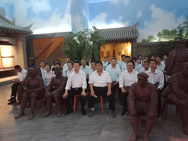 隴運(yùn)集團(tuán)公司黨委開展“不忘初心、牢記使命”紀(jì)念建黨98周年主題黨日活動(dòng)