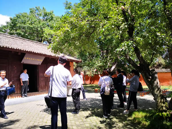 隴運(yùn)集團(tuán)公司黨委開展“不忘初心、牢記使命”紀(jì)念建黨98周年主題黨日活動(dòng)