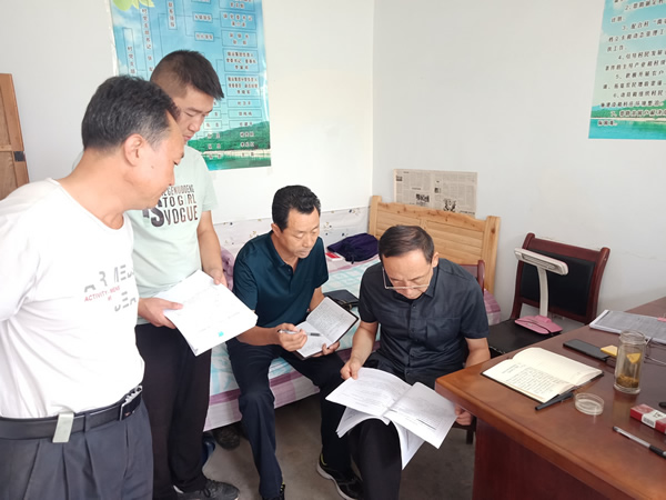 隴運(yùn)集團(tuán)公司黨委書記、董事長(zhǎng)李寅祥深入琵琶鎮(zhèn)寧強(qiáng)村檢查指導(dǎo)幫扶工作