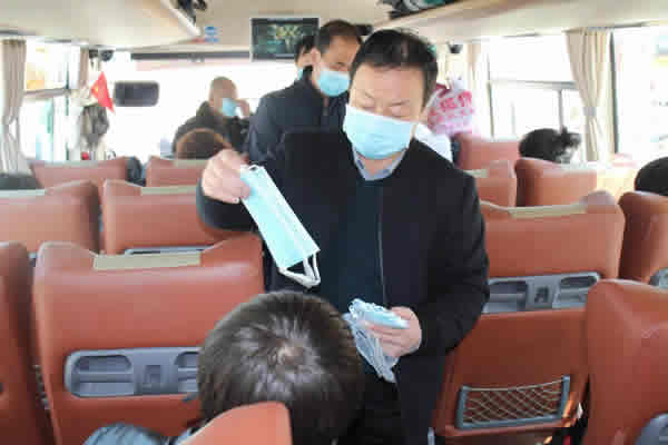 隴運集團(tuán)開展定制(包車)業(yè)務(wù) 助力企業(yè)復(fù)工復(fù)產(chǎn)