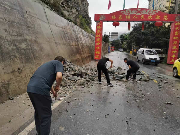 聞汛而動 主動作為 --隴運(yùn)集團(tuán)公司迅速行動全力做好防汛搶險和運(yùn)輸保障工作